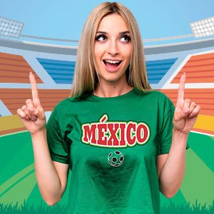 Mujer usando playera verde de México para Mundial 2026 personalizada para aficionados al fútbol.